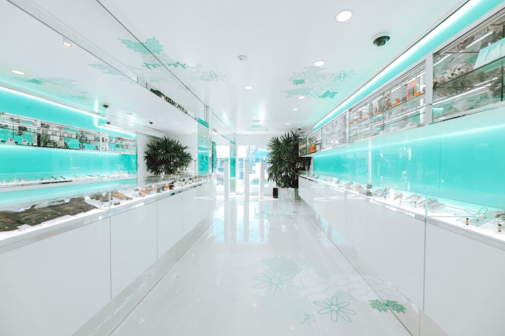 Boutiq switch contact